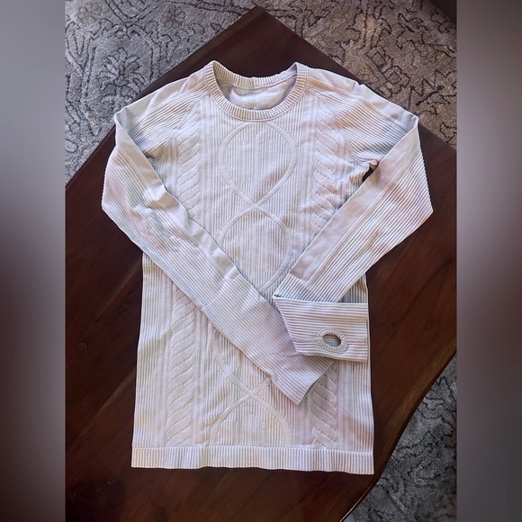 Lululemon Rest Less Pullover in heathered Silver Spoon - Picture 5 of 9